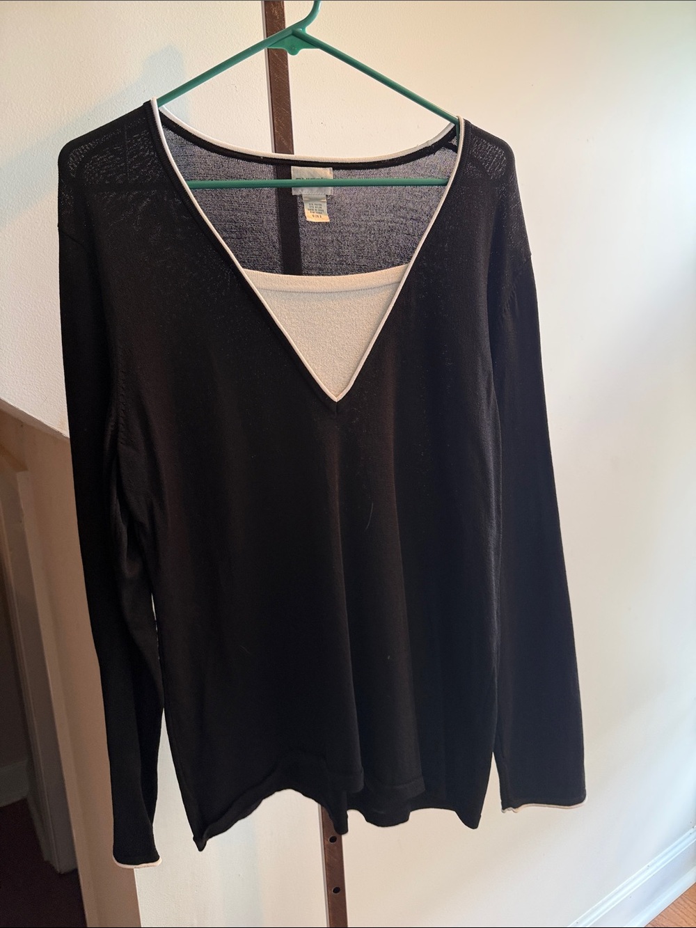 Chico's Black Long-Sleeve V-Neck Top with Cream Inset
